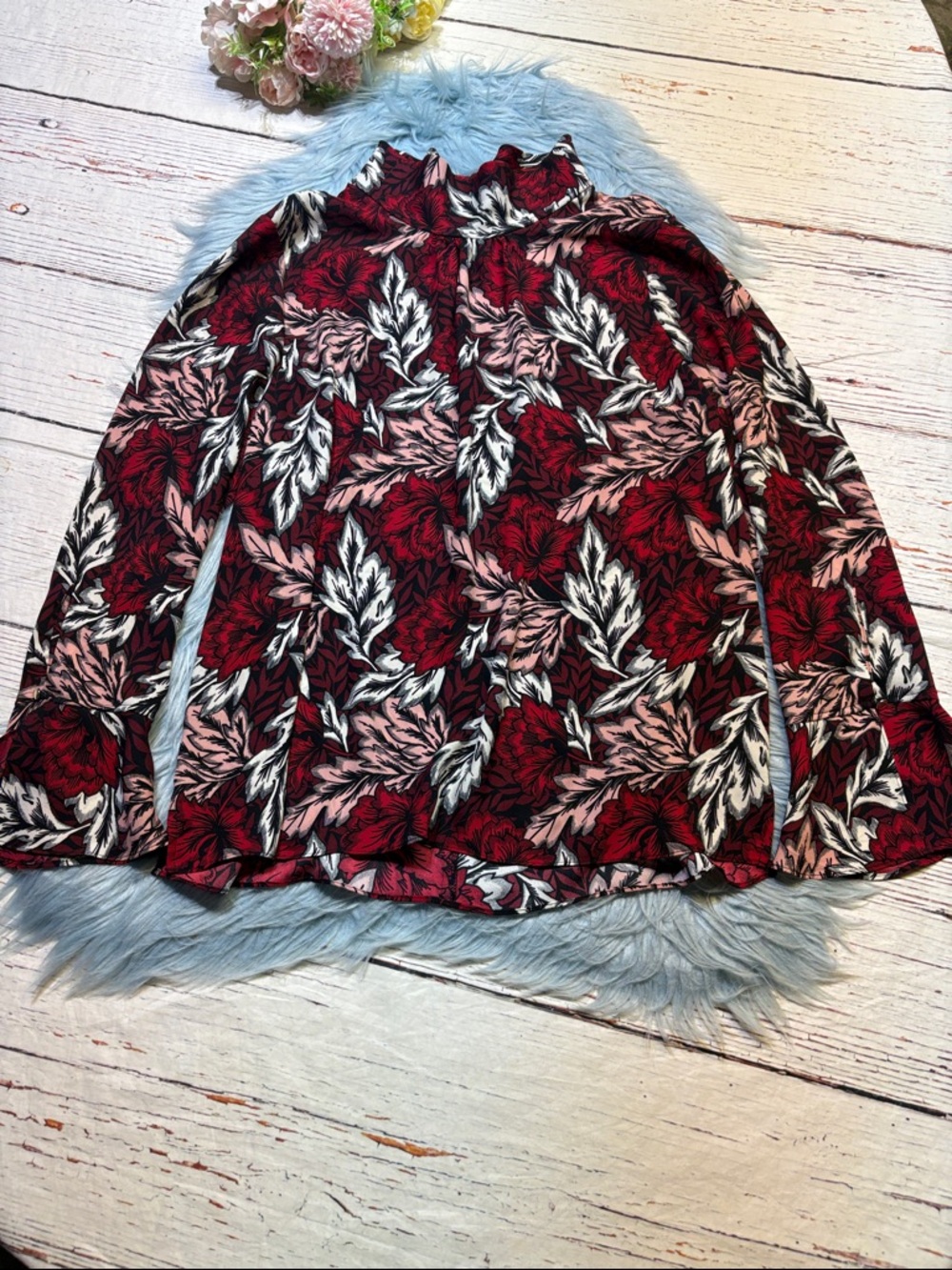 NWT Vince Camuto Red, Pink & Black Leaf Print Flare Sleeve Blouse sz L